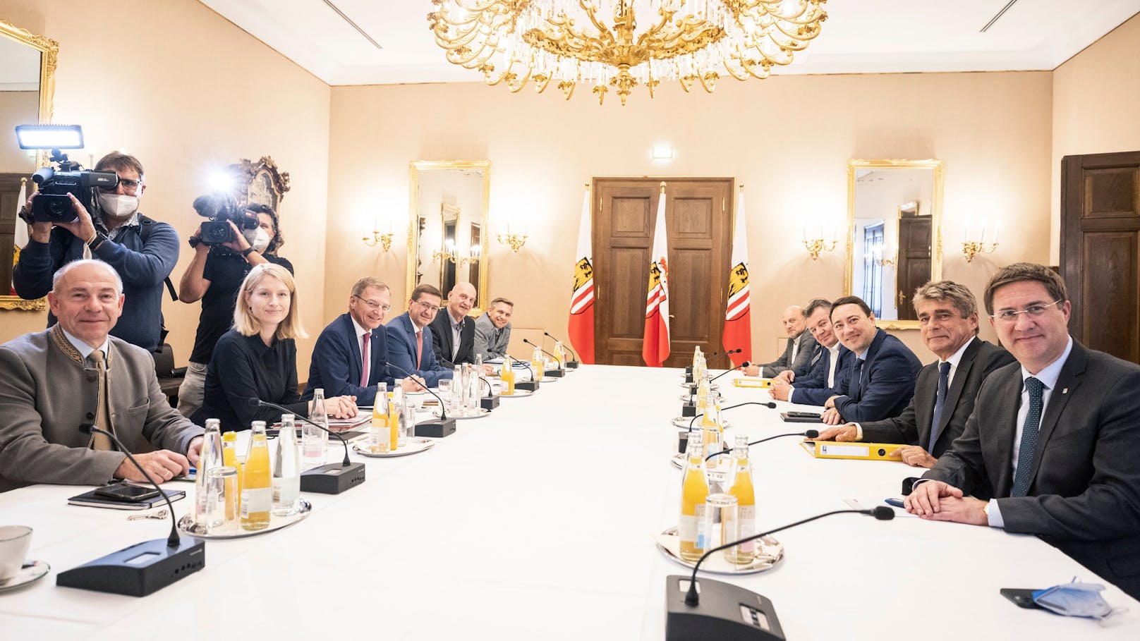 Die Spitzen von ÖVP (links) und FPÖ (rechts) trafen am Mittwoch zu ersten Gesprächen über eine Koalition zusammen.