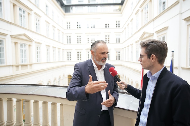 Der Landeschef will bei 80 Prozent Geimpften die Maßnahmen beenden.