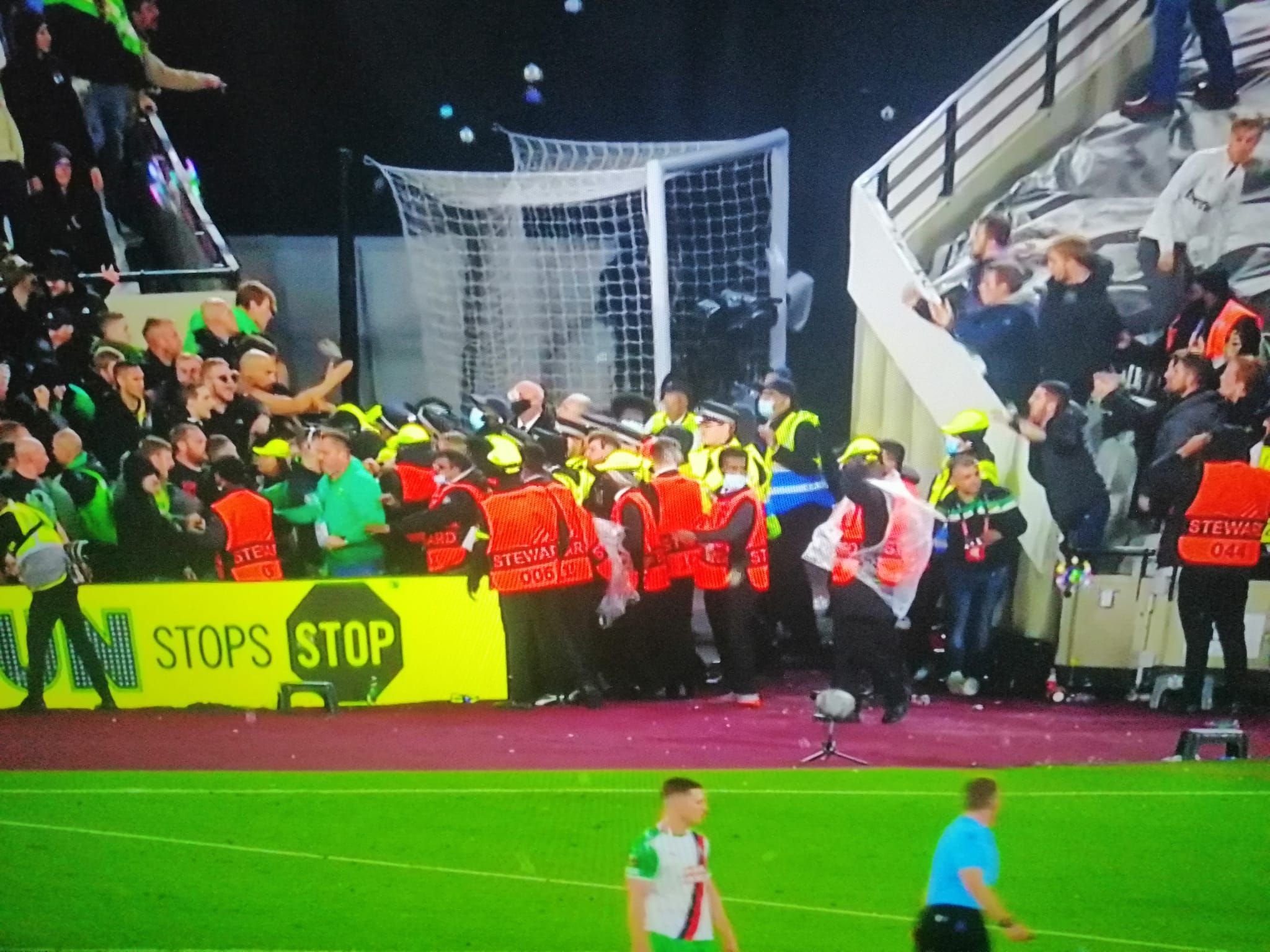 "Platzsturm" der Rapid-Fans