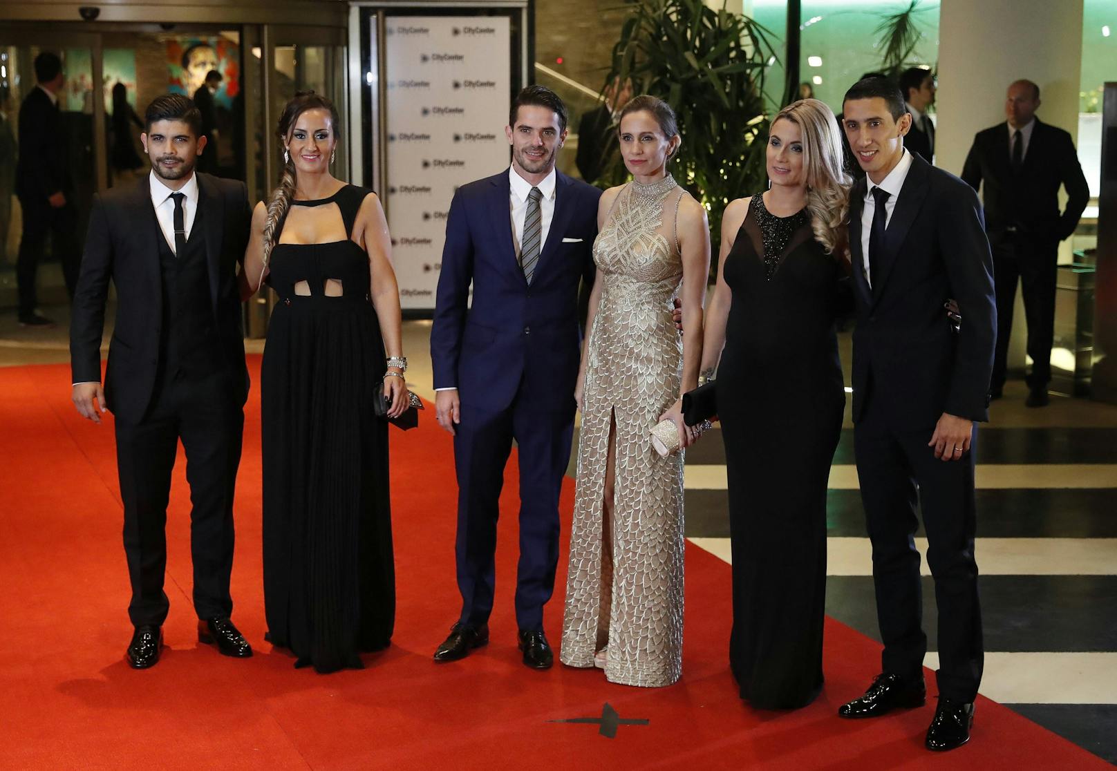 Gago und Dulko waren zusammen bei der Hochzeit von Lionel Messi und Antonela Rocuzzo. Sie sind das Paar in der Mitte. Links Ever Banega mit seiner Ehefrau, rechts Angel Di Maria mit Gattin.