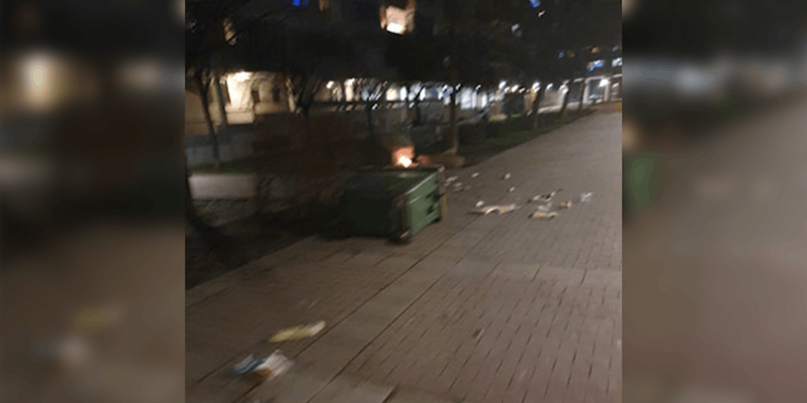 Auch in Wien wurden in der Silvesternacht wie hier Mülltonnen mit Böllern gesprengt.