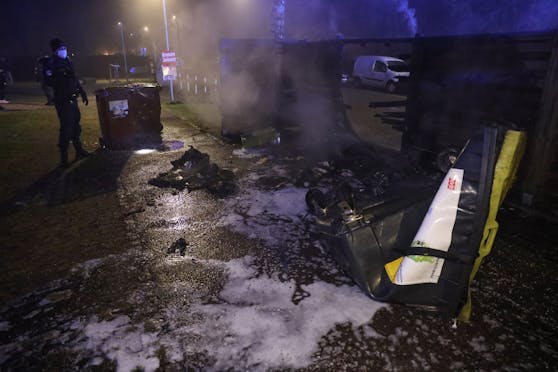 In Wels wurden zahlreiche Müllinseln und Abfallcontainer in Brand gesetzt