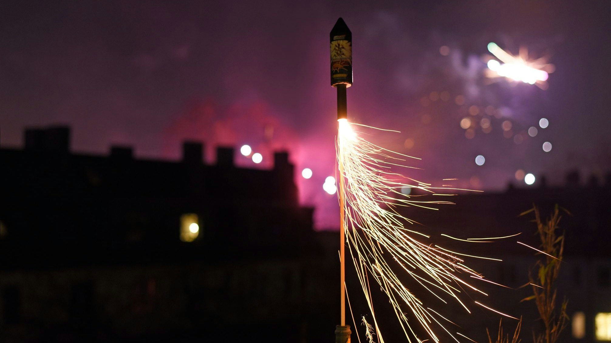 Im französischen Elsass ist in der Silvesternacht ein 25-jähriger Mann beim Abfeuern eines Feuerwerkskörpers gestorben (Symbolbild)