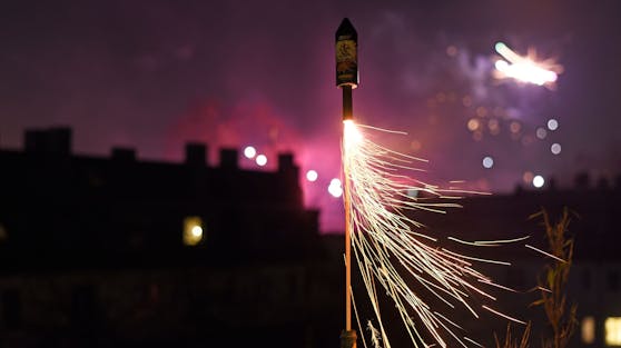 Im französischen Elsass ist in der Silvesternacht ein 25-jähriger Mann beim Abfeuern eines Feuerwerkskörpers gestorben. (Symbolbild)