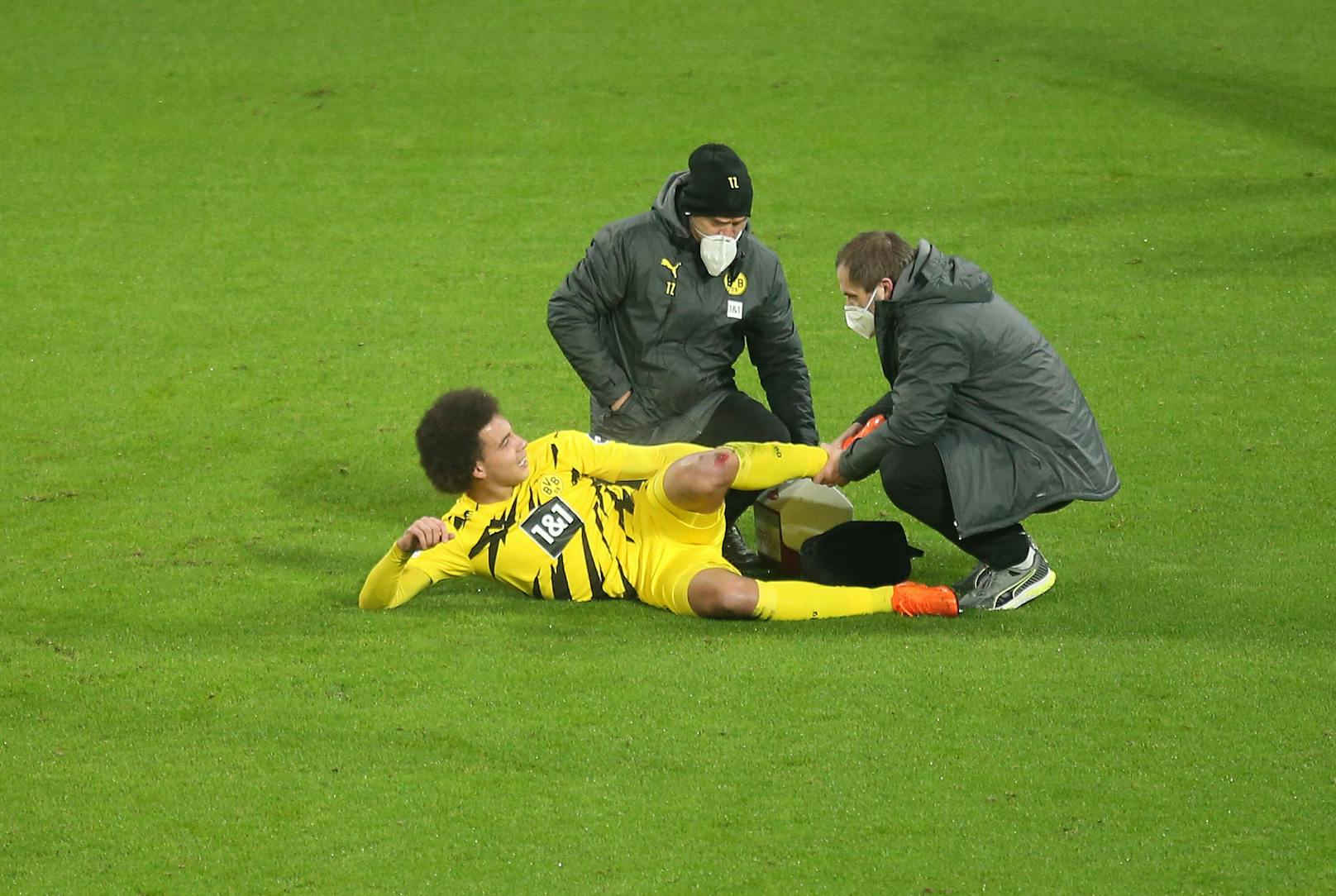 Axel Witsel ahnte schon auf dem Feld, dass er sich schwer verletzt hatte.