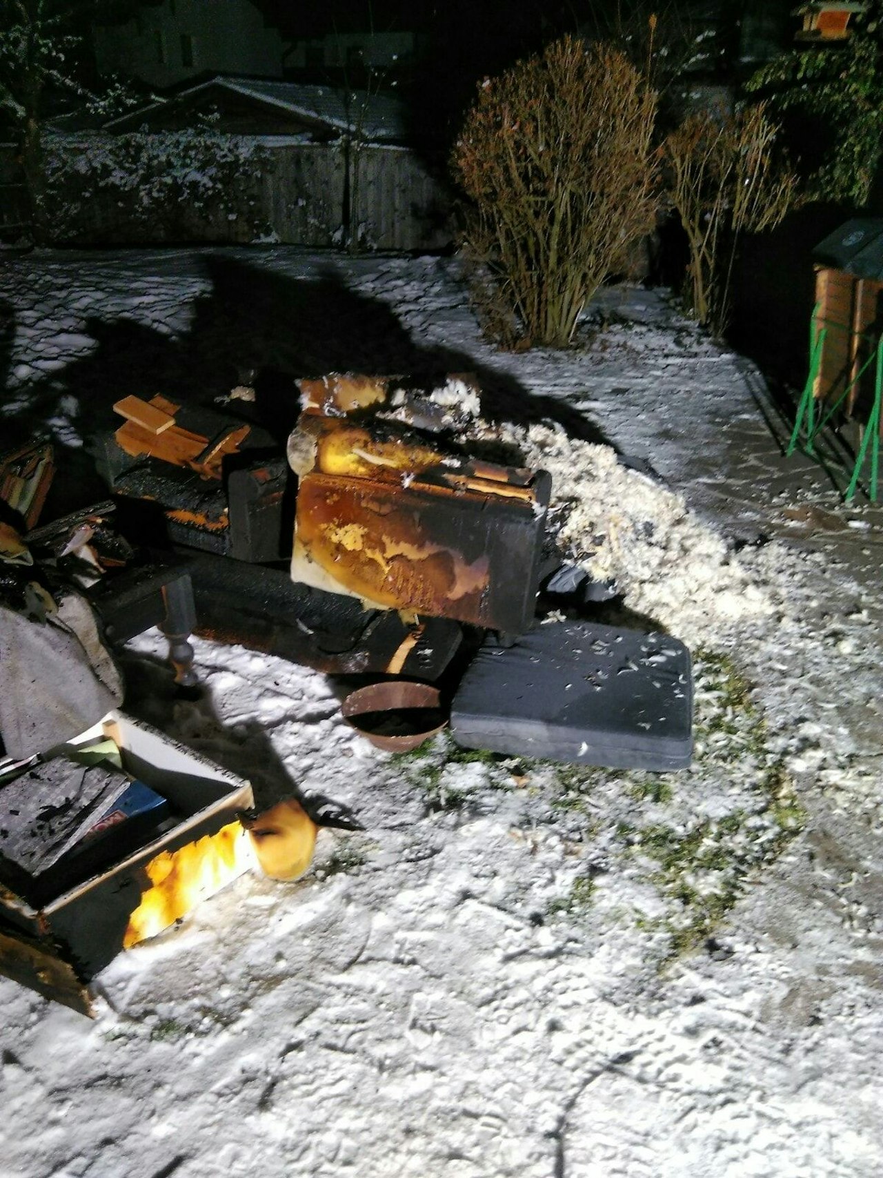 Heute.at - Christbaum explodiert: Ehepaar schwer verletzt