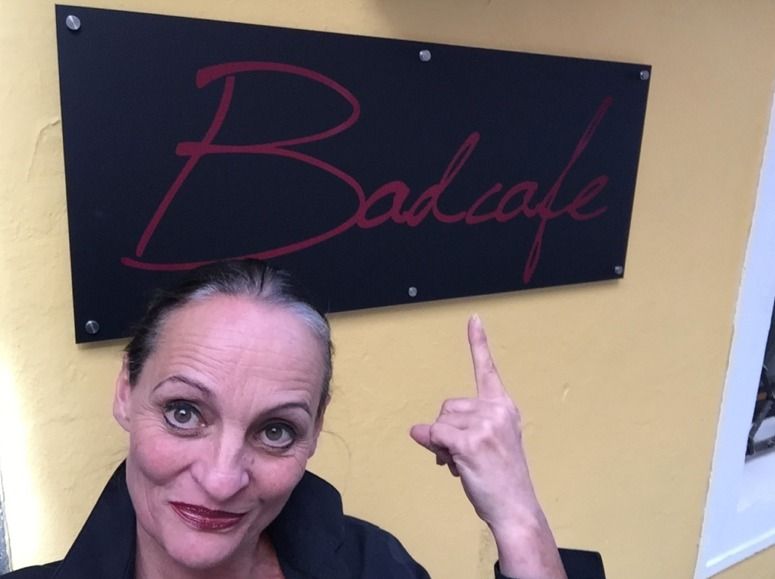 Gastronomin Alexandra Pervulesko (51) sperrt ihr geliebtes "Badcafe" wieder auf, ihre finanzielle Situation zwingt sie dazu, sagt die Linzerin.