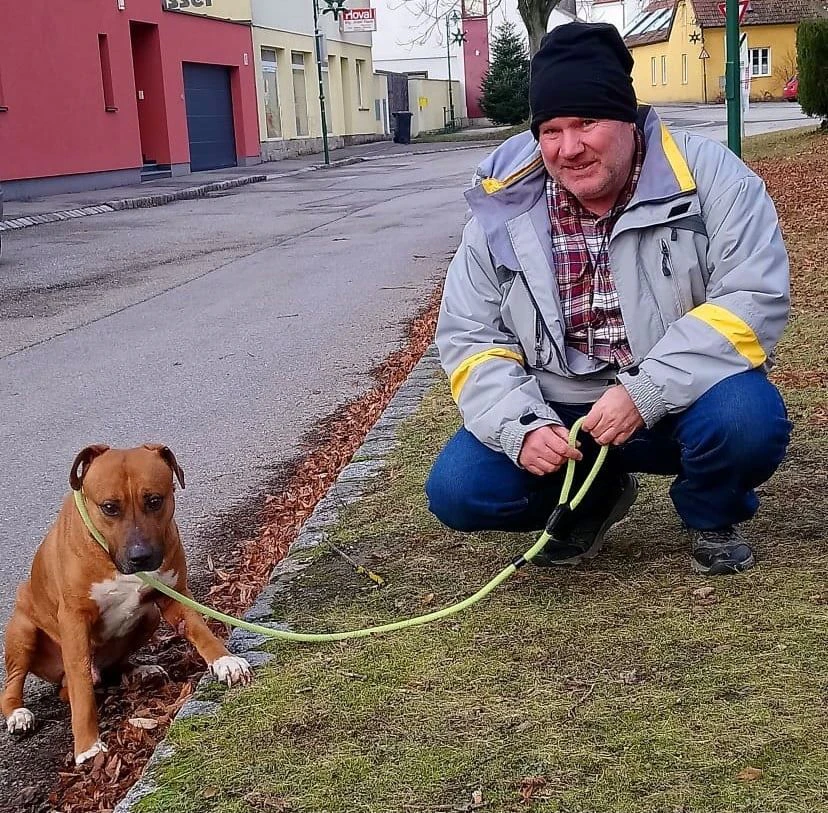 Bernhard Kainz mit dem angeleinten Jonny.