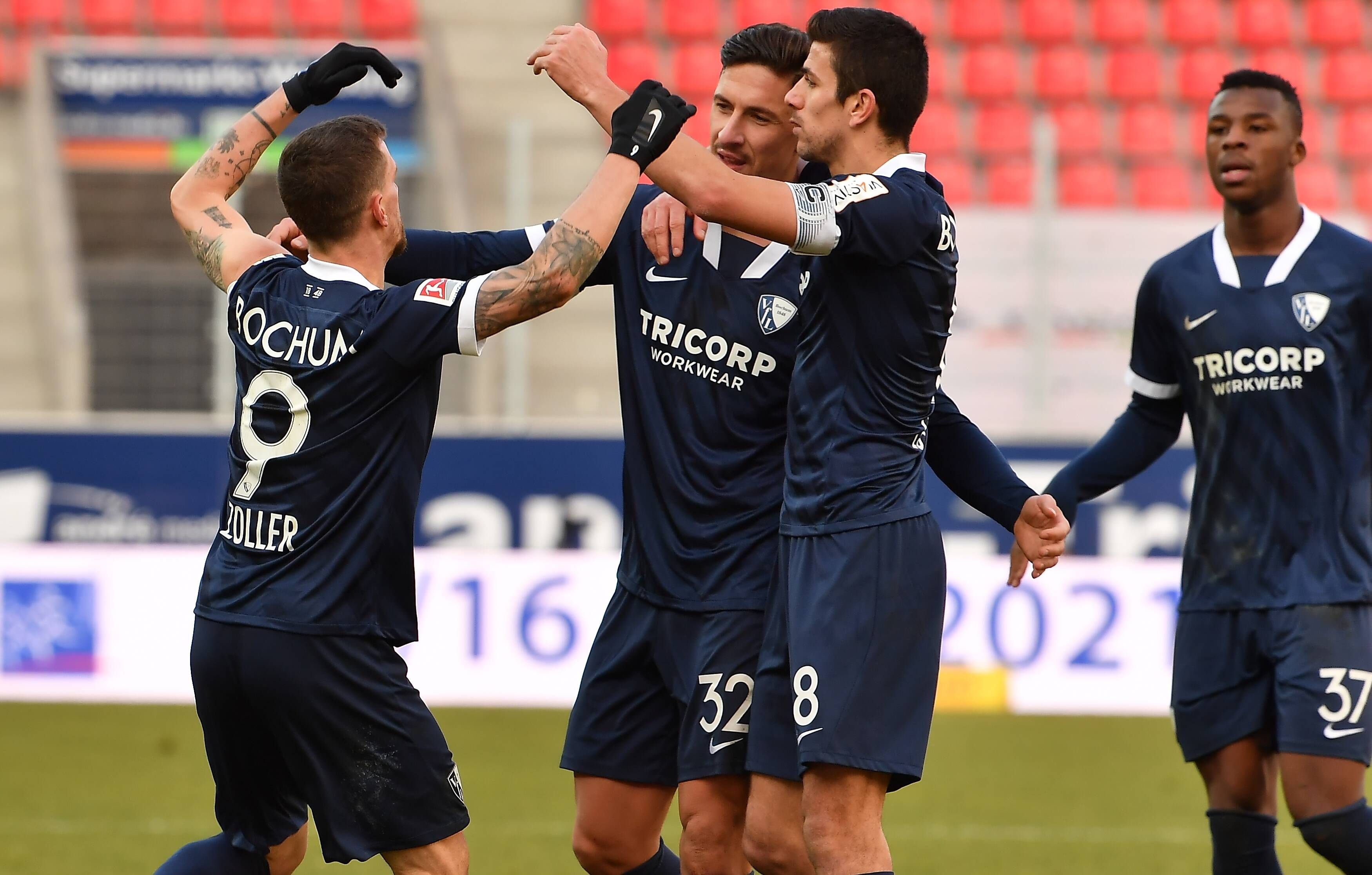 Robert Zulj und die Bochumer jubeln über den Auswärtssieg.