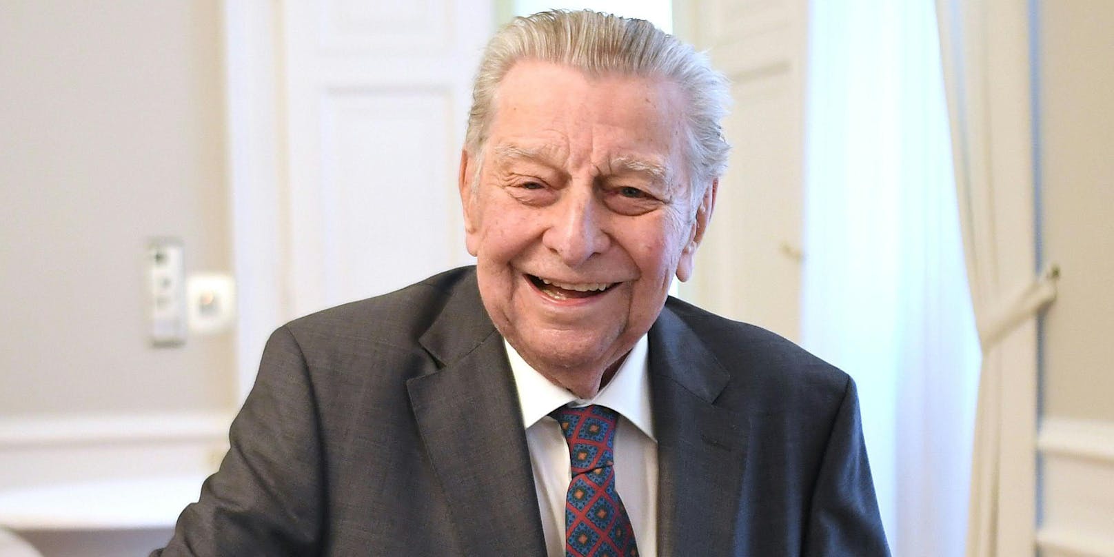 Die Stadt Wien ehrt Journalisten-Legende Hugo Portisch mit einem Ehrengrab. Das kündigte heute Bürgermeister Michael Ludwig (SPÖ) an.&nbsp;