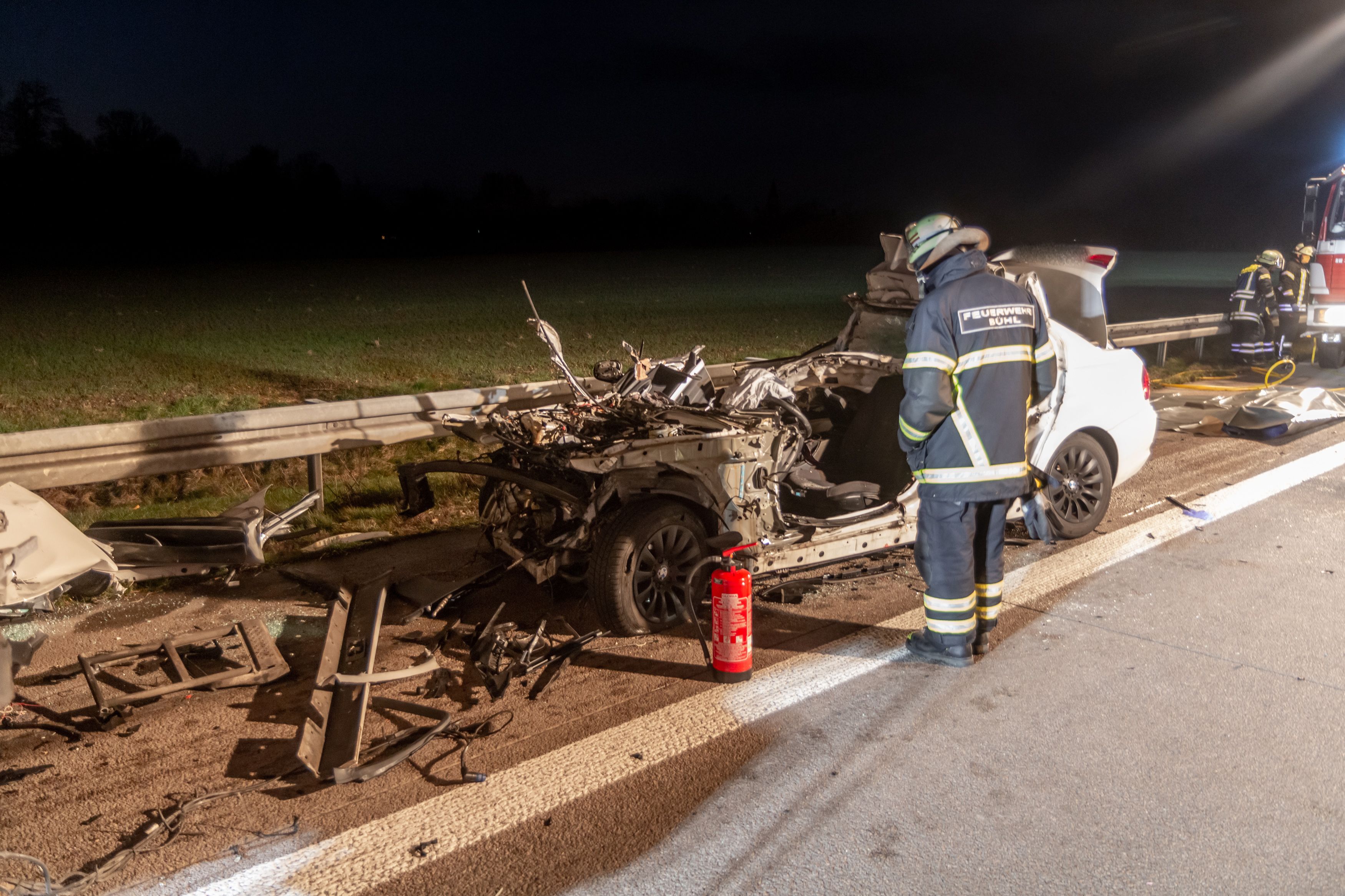 BMW-Fahrer (24) Rast Unter Lkw – Auf Der Stelle Tot | Heute.at