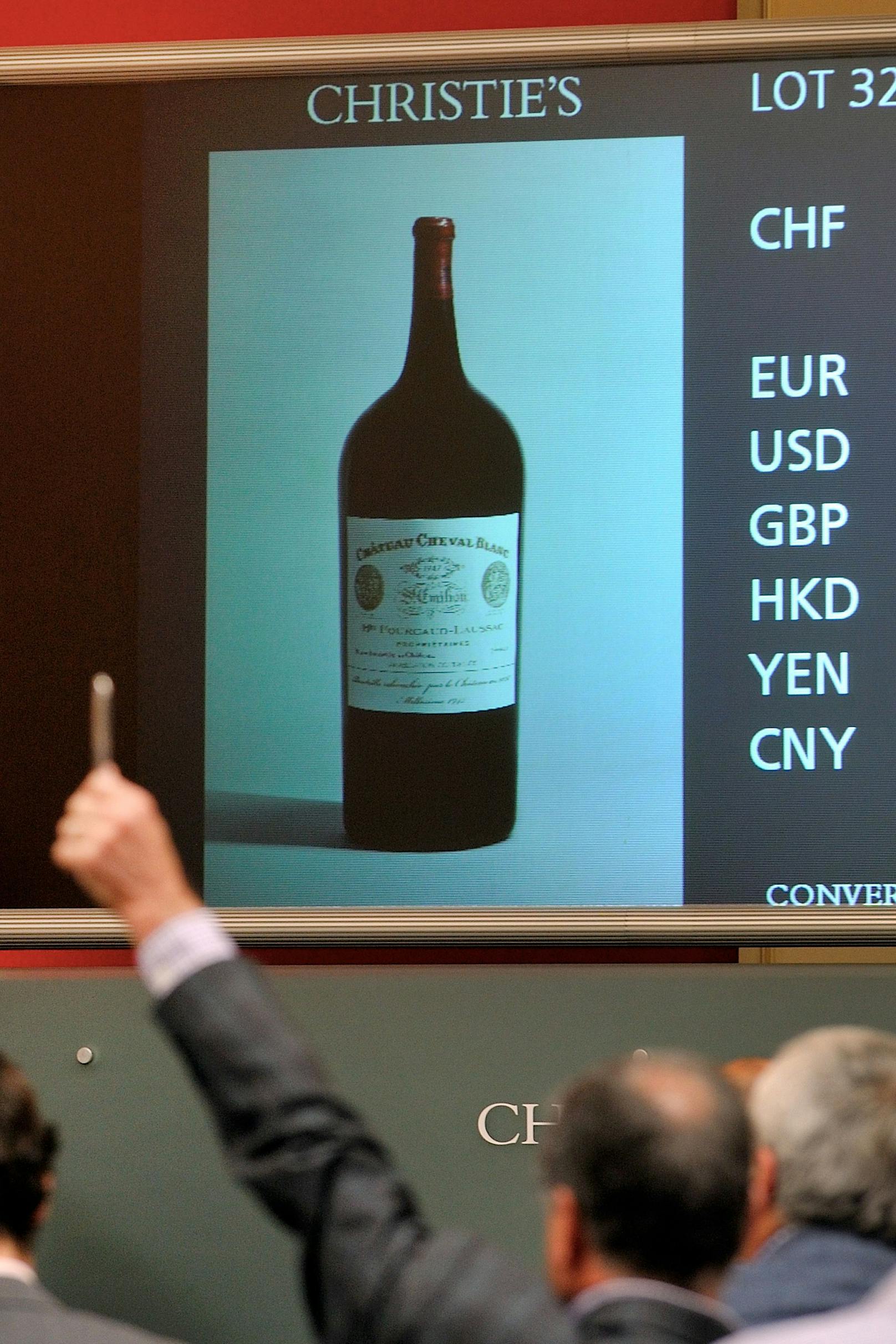 <strong>Platz 3 Château Cheval Blanc 1947:</strong> Der 1947er Château Cheval Blanc gehört laut Experten zu den besten Weinen der Welt. Den Zuschlag für die 6-Liter-Flasche bekam ein Sammler aus Genf um 222.563 Euro.&nbsp;