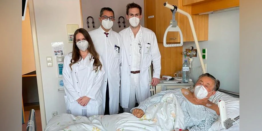 Richard Lugner bei den Barmherzigen Brüdern in Wien.