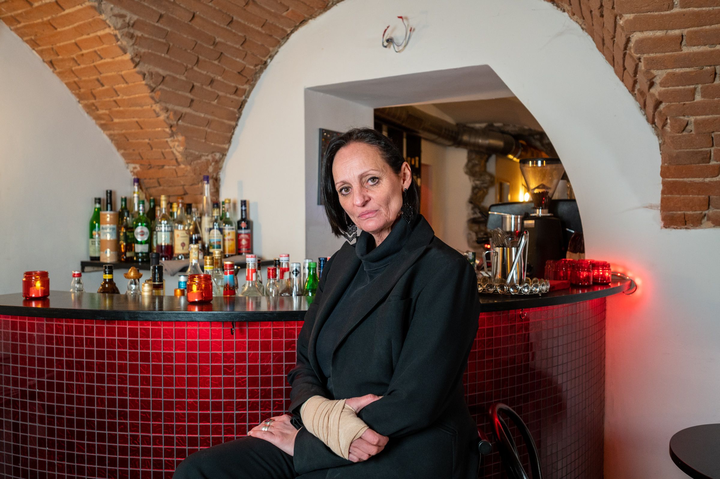 Die 51-Jährige sieht sich aufgrund ihrer finanziellen Situation gezwungen ihr Cafe aufzumachen.