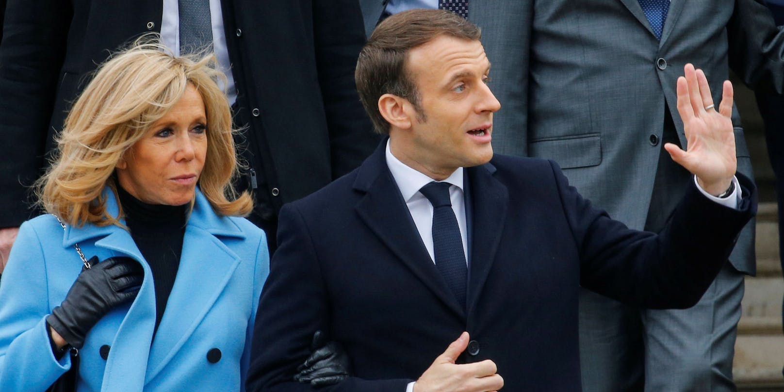 Emmanuel Macron und Gattin Brigitte sollen fast 600.000 Euro für Blumen ausgegeben haben. 