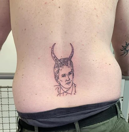 Wiener ließ sich Kurz als Krampus auf den Steiß tätowieren.
