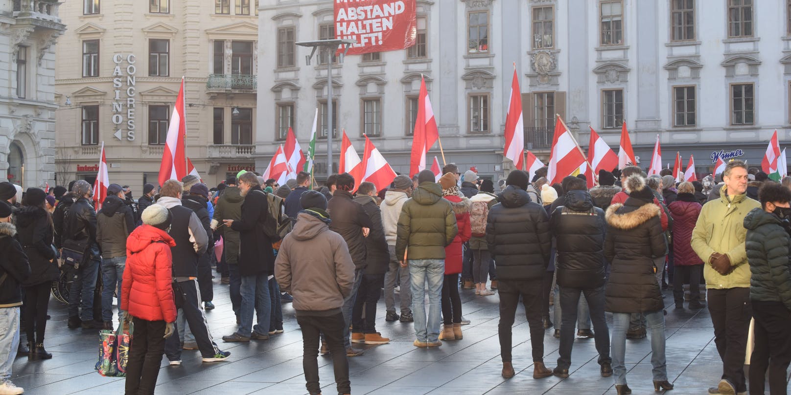 Die Demonstration in Graz ging maßgeblich von Rechtsextremisten aus. Die Polizei kesselte nur den Gegenprotest ein.