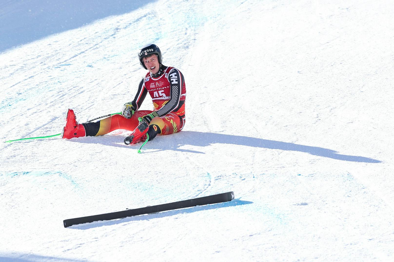 Der Kanadier Brodie Seger stürzte in Val d'Isere vor dem Ziel und verletzte sich an der Schulter. 