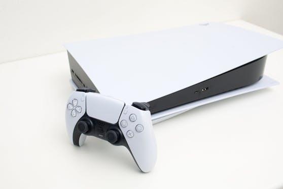 Die PS5 ist etwas groß geraten und dürfte deshalb für Platzprobleme sorgen.
