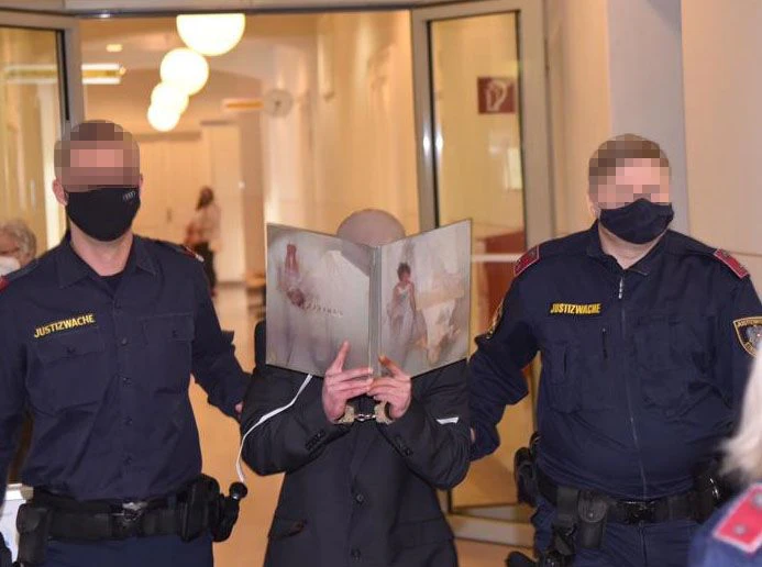 Markus H. (30) am Weg in den Gerichtssaal