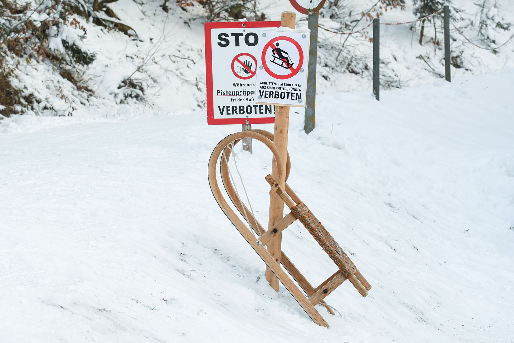 Rodel Unfall Verbot Schlitten