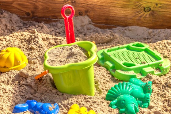 Tatort Kinderspielplatz: Mit Sand aus dem Sandkasten wurde geworfen.