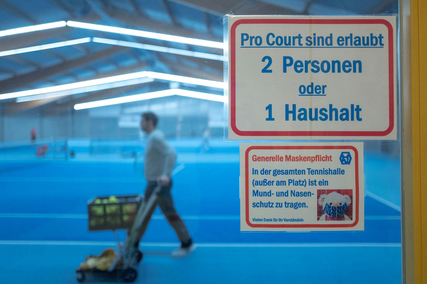 Tennishallen könnten bald aufmachen – unter Einhaltung strenger Maßnahmen.
