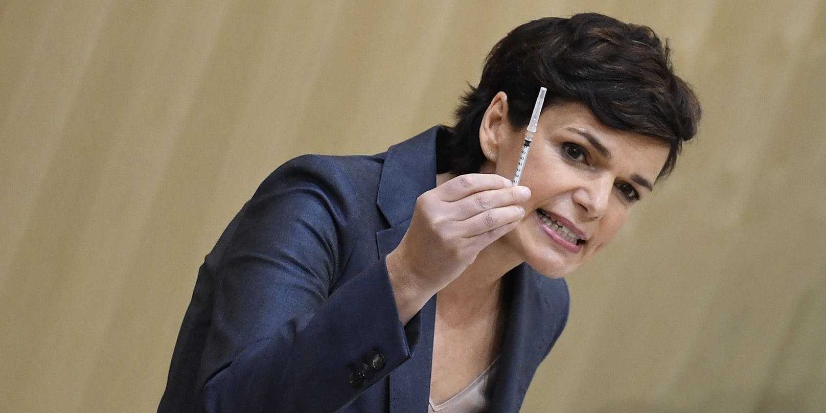 SPÖ-Chefin Rendi-Wagner fordert schnellere Impfungen.