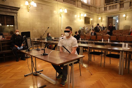 Der blinde Terrorist im großen Schwurgerichtssaal.