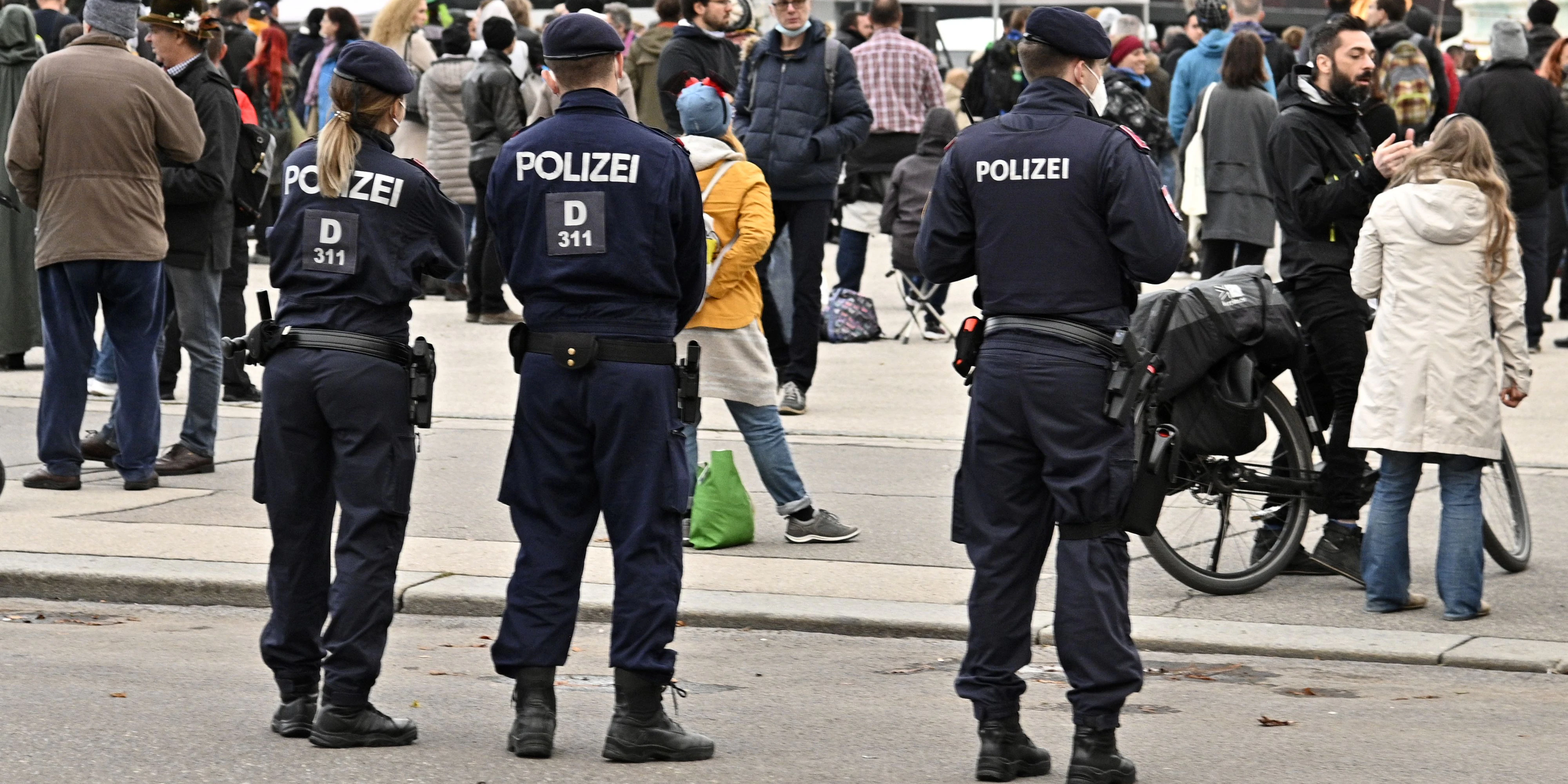 Um die Polizei zu überlasten, planen Corona-Leugner 100 Demonstrationen. 