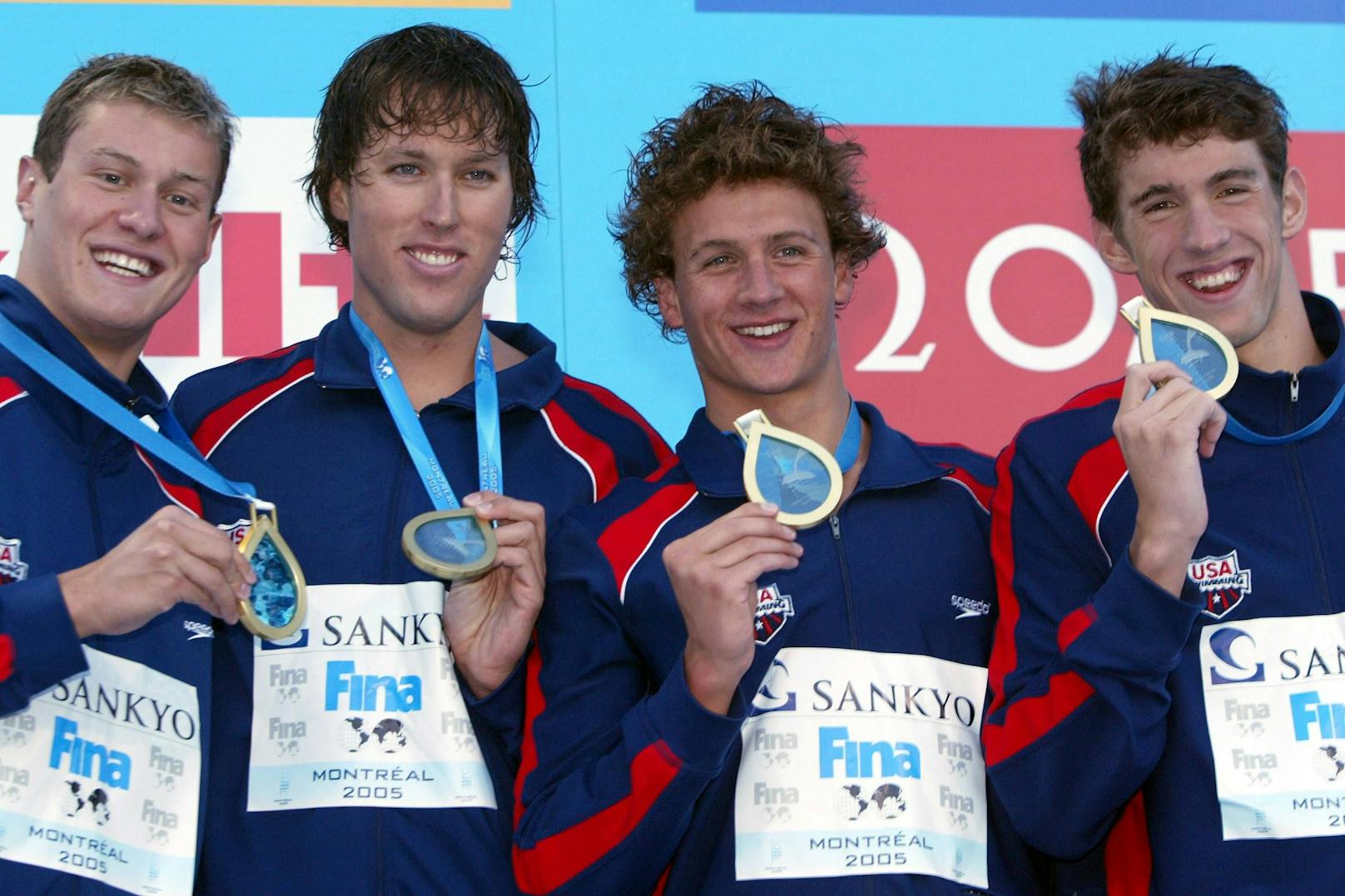 Klete Keller (Zweiter von links) gewann mit der US-Staffel Olympiagold. Rechts im Bild: Superstar Michael Phelps.