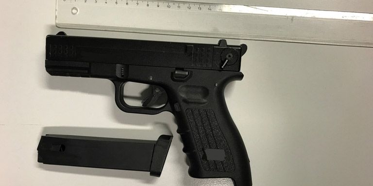 Die Schreckschusspistole wurde sichergestellt.