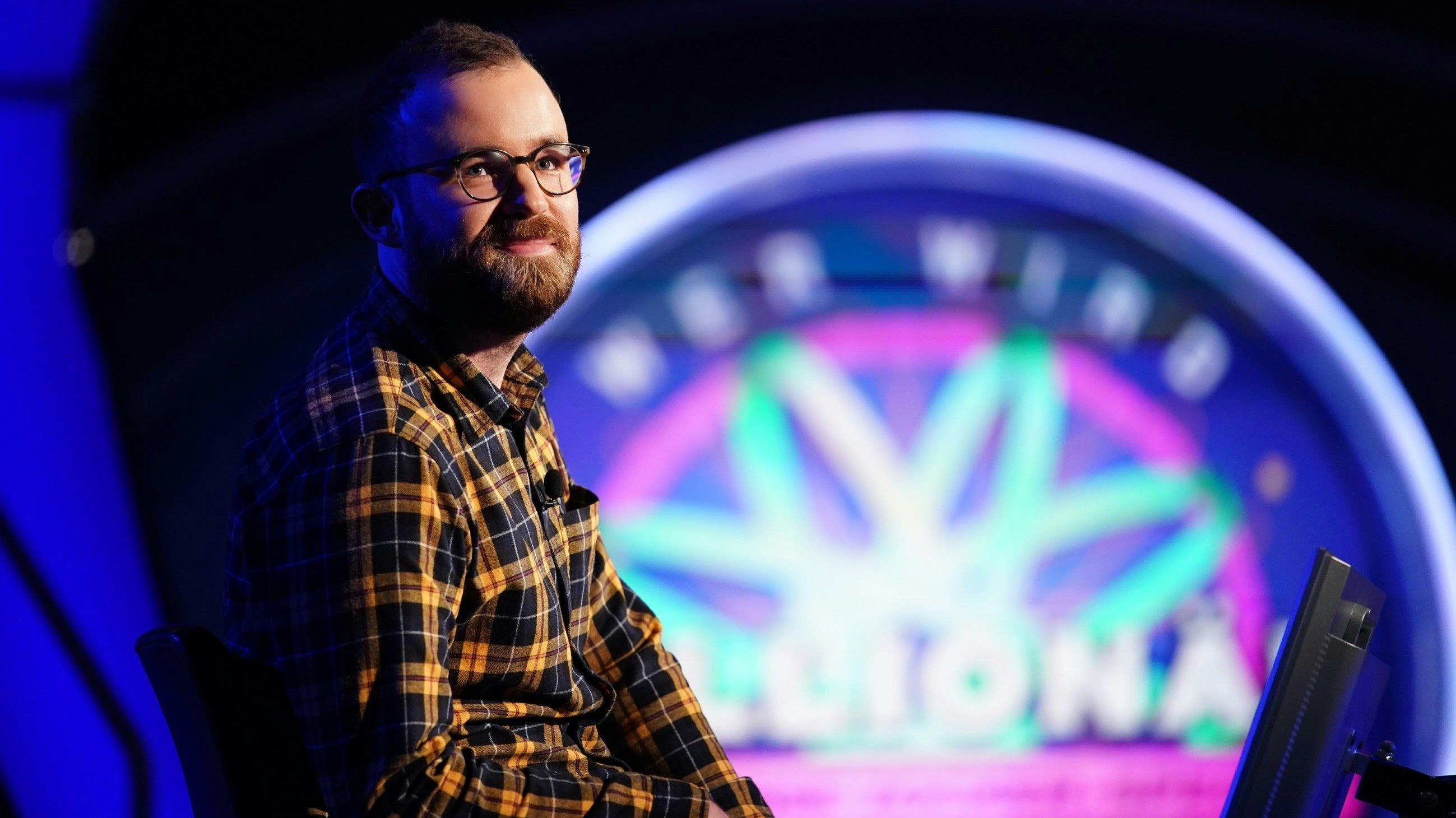 <strong>Niklas</strong> hofft bei der "Vogelhochzeit"-Frage auf die richtige Antwort seines Einzeljokers im Publikum.<br>