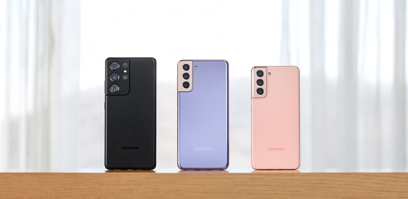 Für eine bessere und schnellere Konnektivität ist das Galaxy S21 Ultra das erste Smartphone, das Wi-Fi 6E unterstützt. Der Akku ist 5.000 mAh groß, verbessert worden sein soll die Schnellladung.