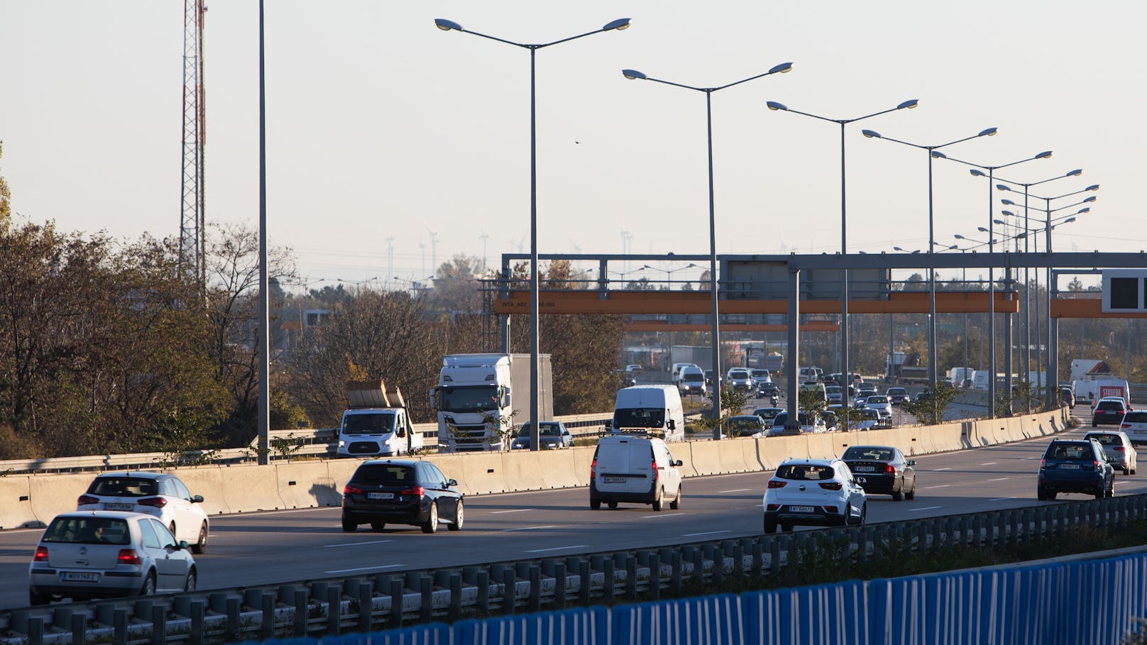 Auf einer deutschen Autobahn eskalierte ein Streit zwischen zwei Fahrern. (Symbolbild)