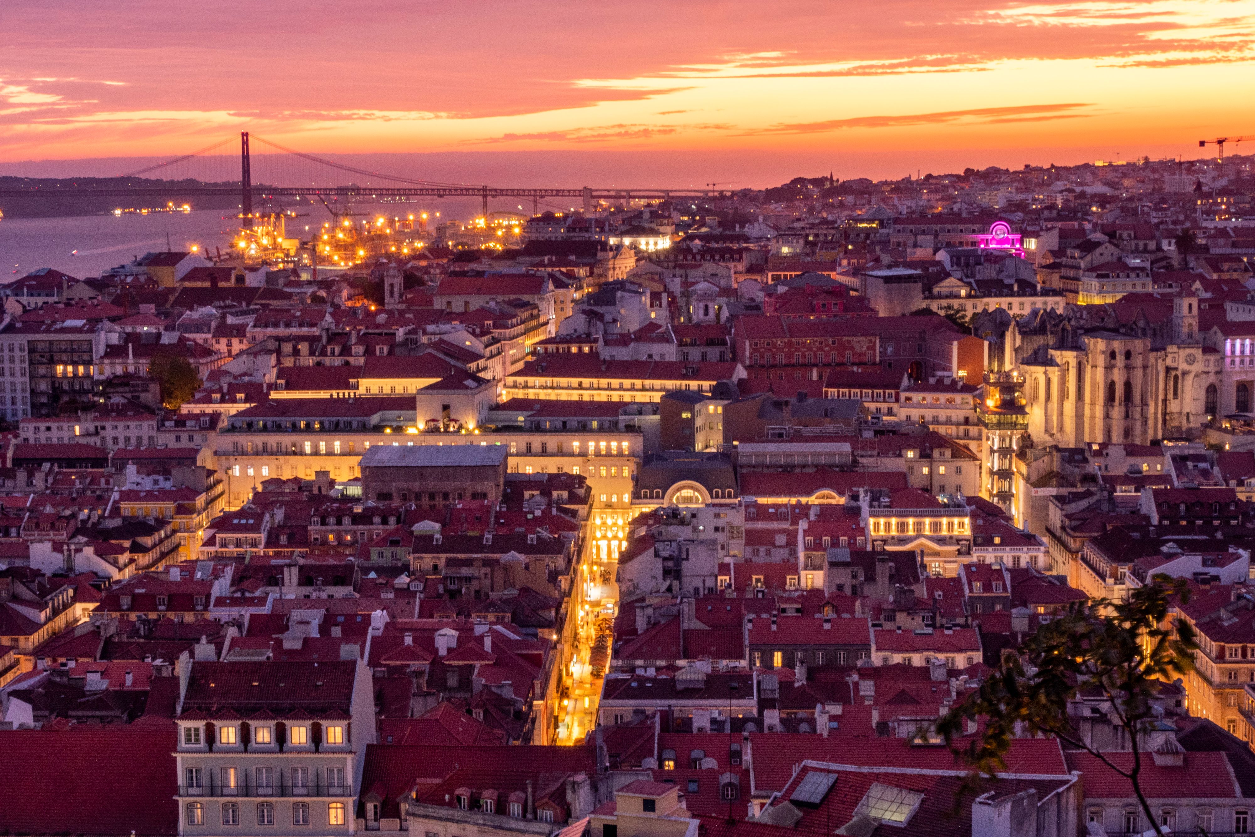 Abendstimmung über Lissabon vom Castelo Sai Jorge aus.