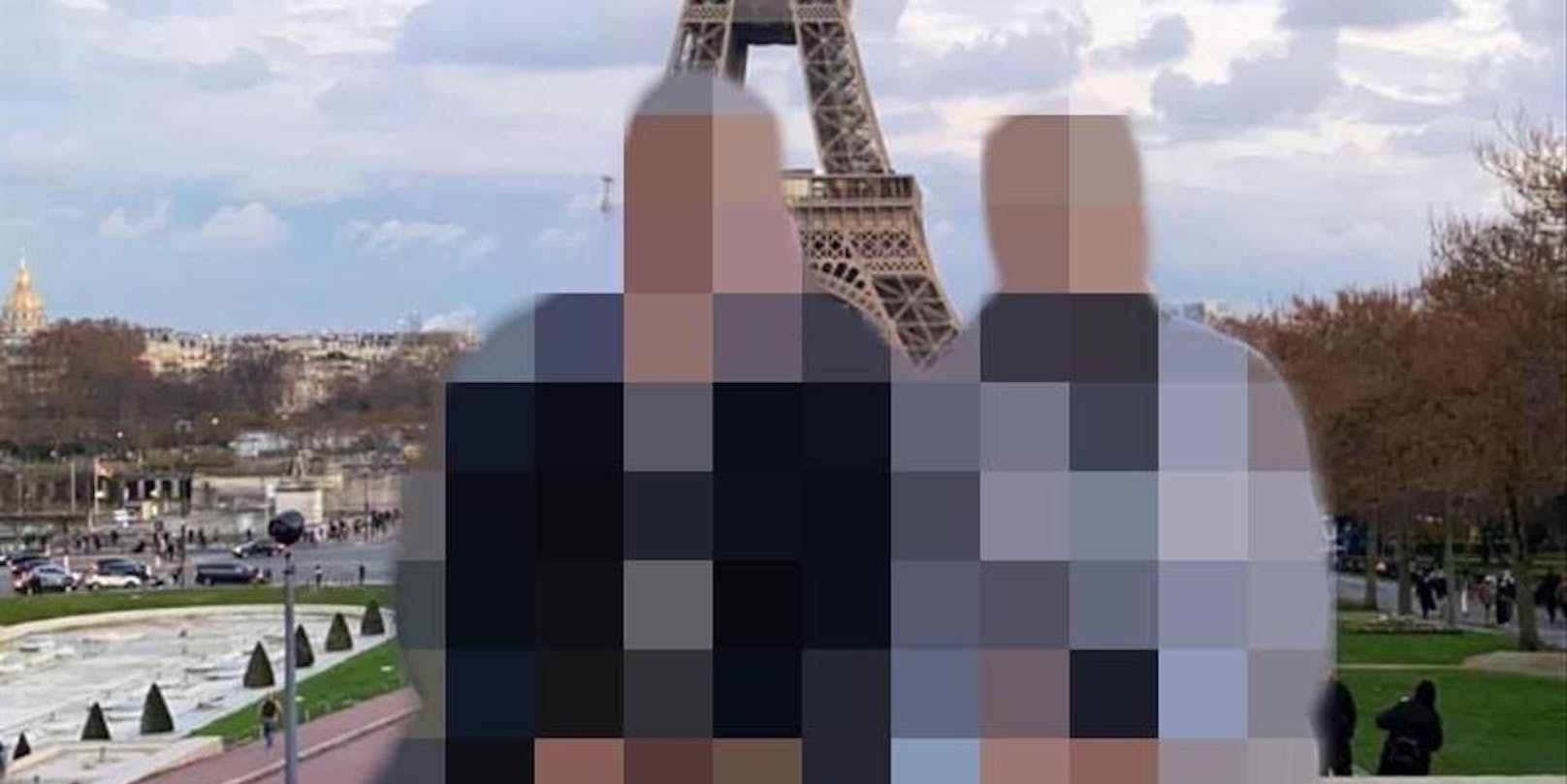 Dieses Urlaubsfoto des Paares aus Paris reichte dem Zollbeamten nicht als Beweis für die Beziehung der beiden Männer.