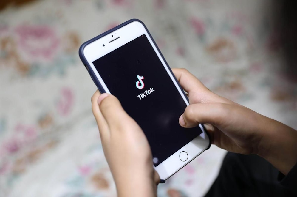 In Palermo ist ein zehnjähriges Mädchen in Folge einer  TikTok-Challenge ums Leben gekommen.