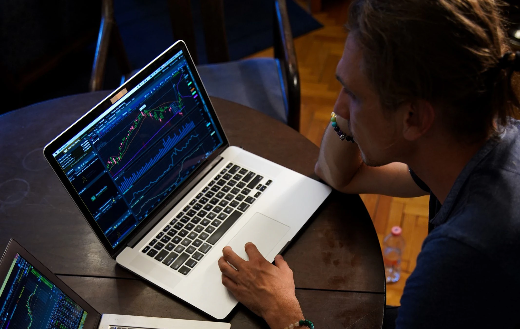 Schnell reich werden mit Trading? Betrüger nutzen diese Hoffnung aus.