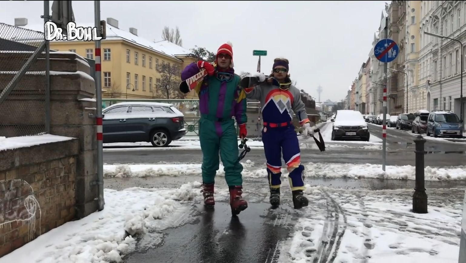 Rein in den Overall und ab zum 