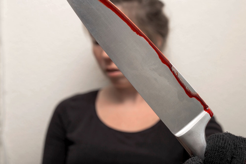Die Pflegerin hatte die wehrlose Frau mehrmals attackiert. (Symbolbild)
