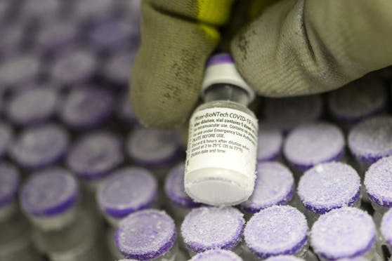Der Impfstoff von Pfizer: Ein Pflegeheim schmiss ungenutzte Dosen einfach weg.