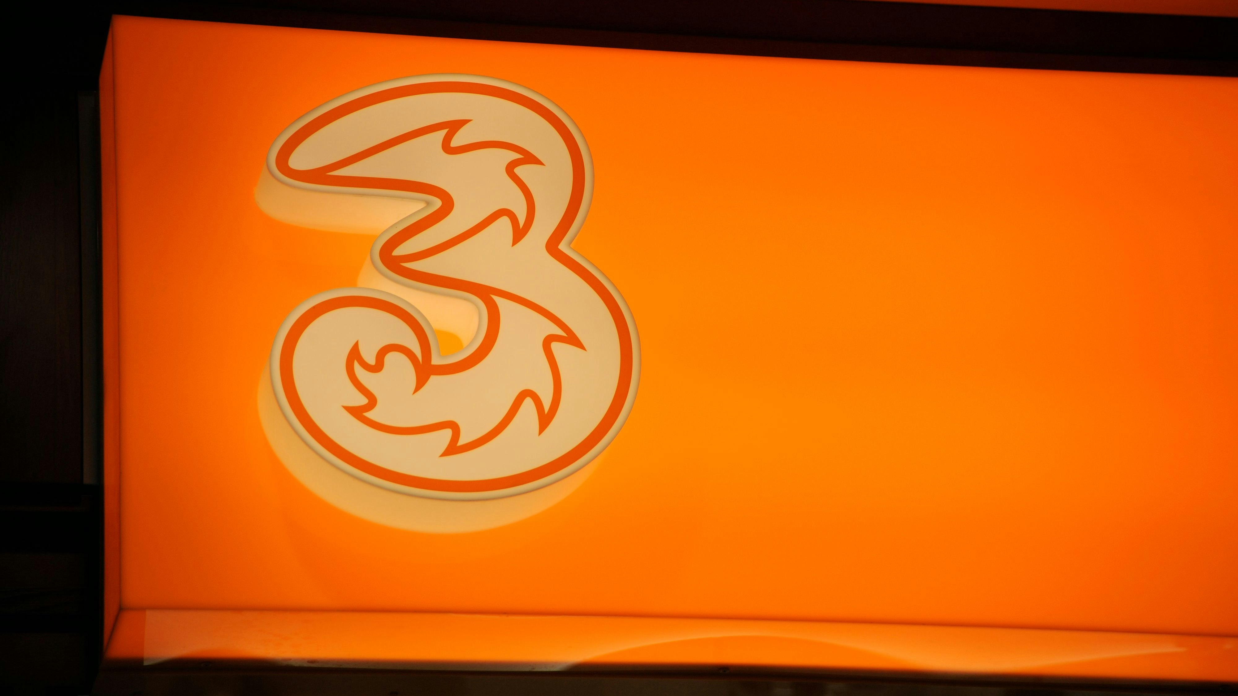 Das Logo des Mobilfunkanbieters Drei.