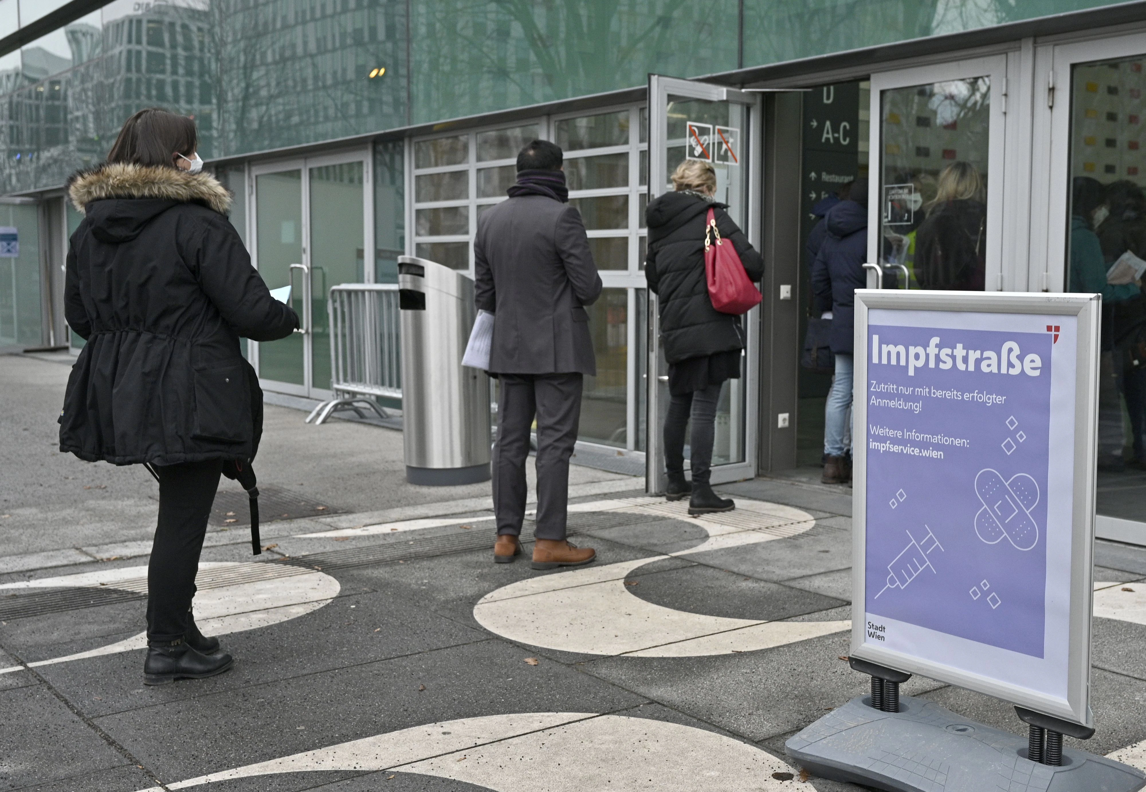 Beginn der Großimpfaktion gegen Covid-19 für das Personal aus dem Gesundheits- und Pflegebereich am Freitag, 15. Jänner 2021 in Wien.