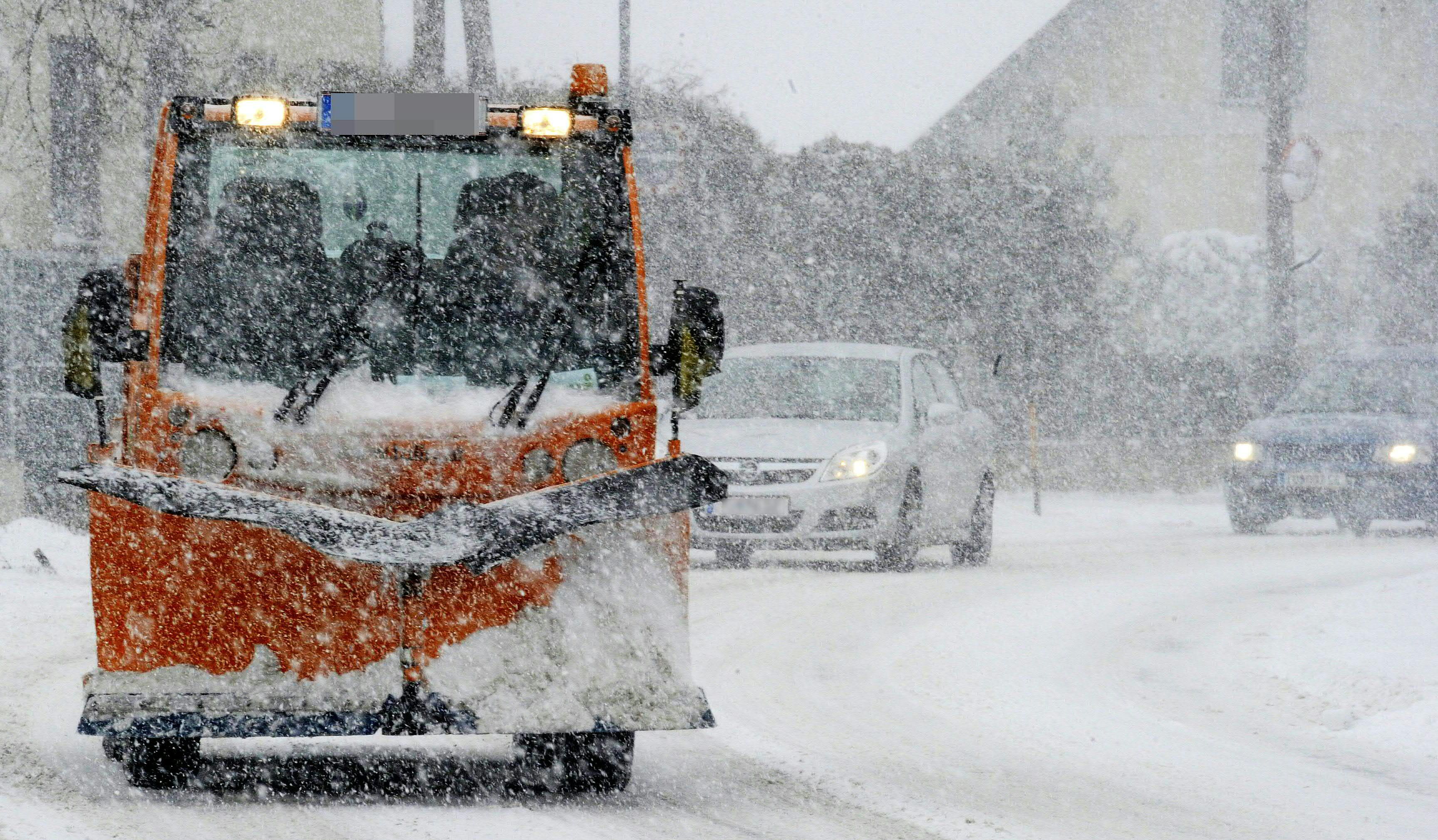 Schneeräumfahrzeug Schneepflug
