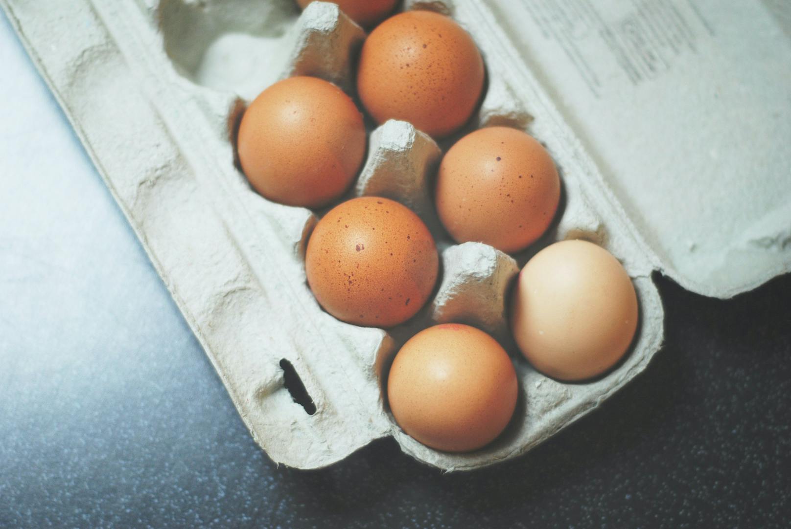 Die Eierproduzenten klagen über mangelnden Absatz. Höhere Preise sollen das Gewerbe retten.