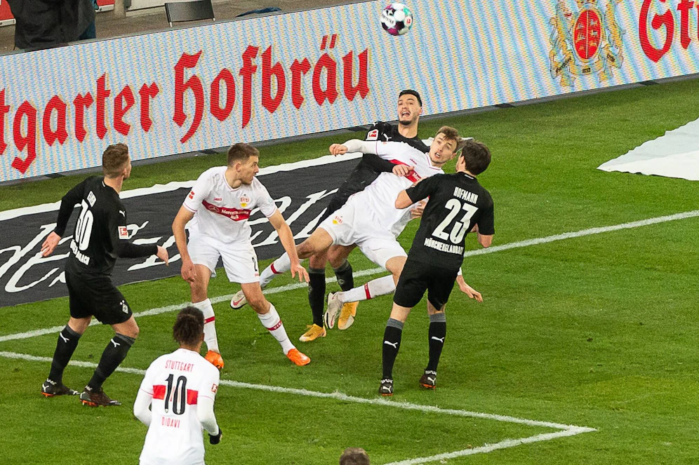 Sasa Kalajdzic geht zu Boden und es gibt Elfmeter