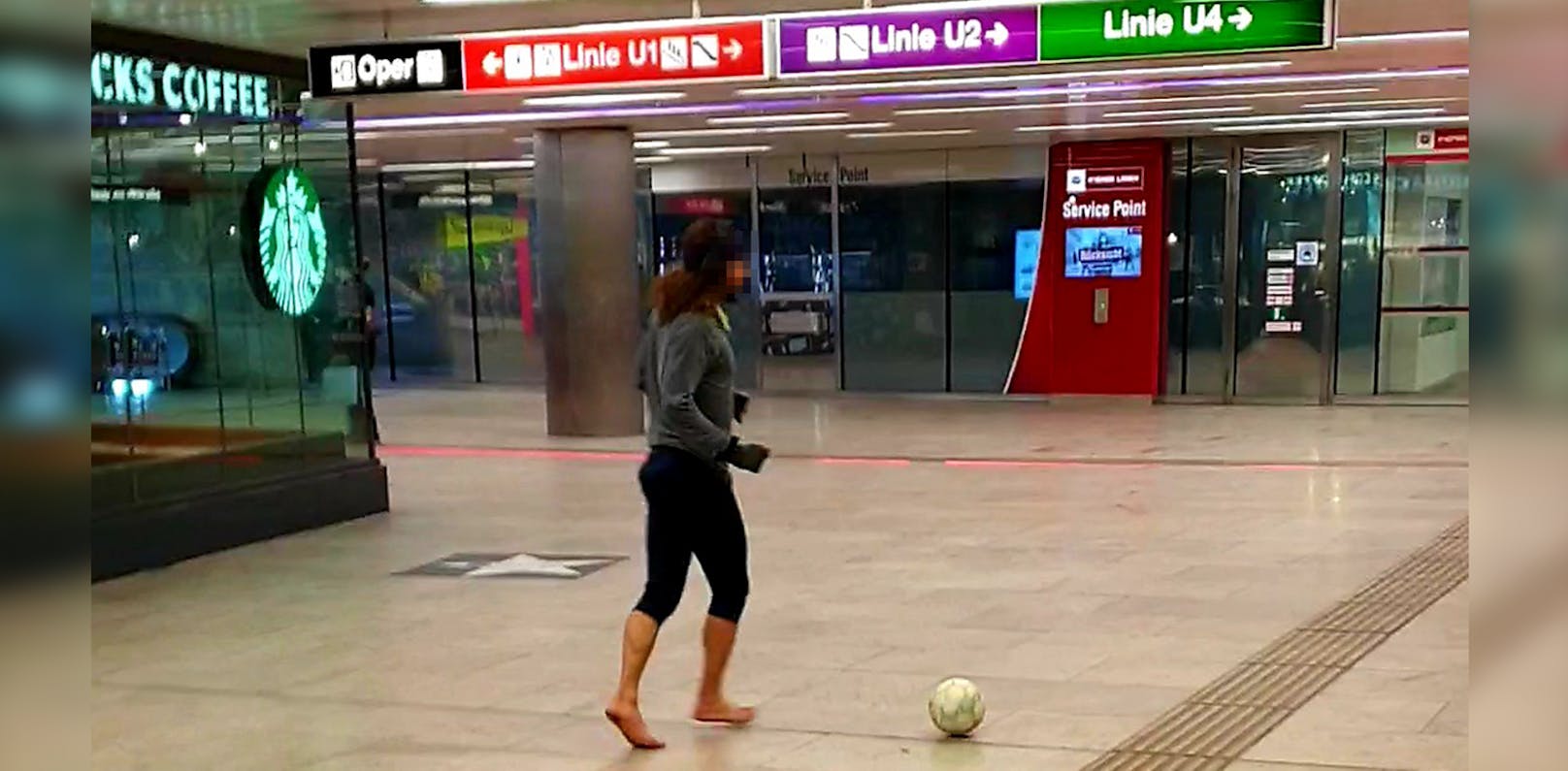 Dieser Hobby-Fußballer machte die U-Bahn-Passage am Karlsplatz unsicher