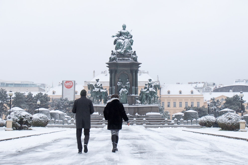Der eingeschneite Maria-Theresien-Platz in der Wiener City.