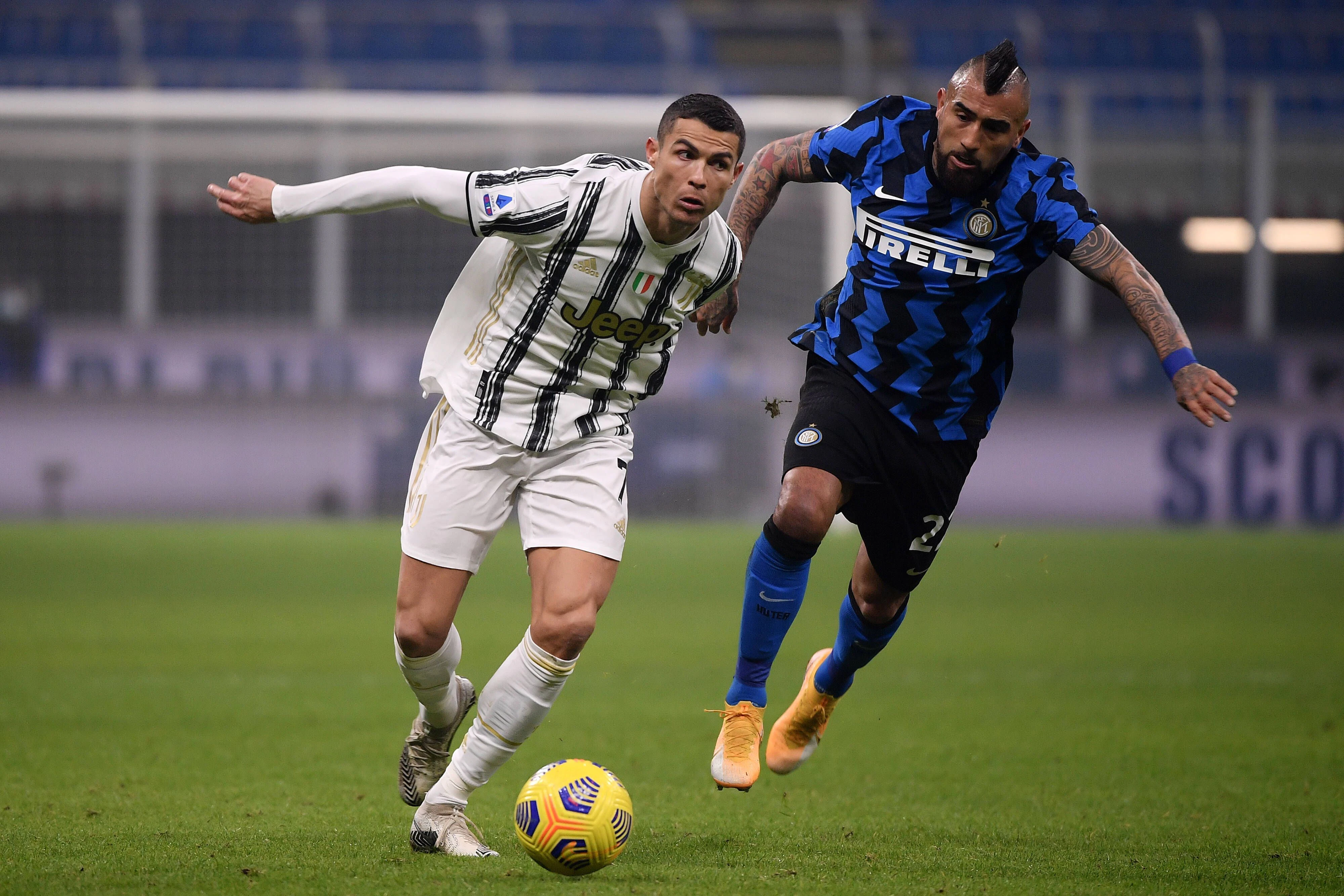 Cristiano Ronaldo im Duell mit Arturo Vidal